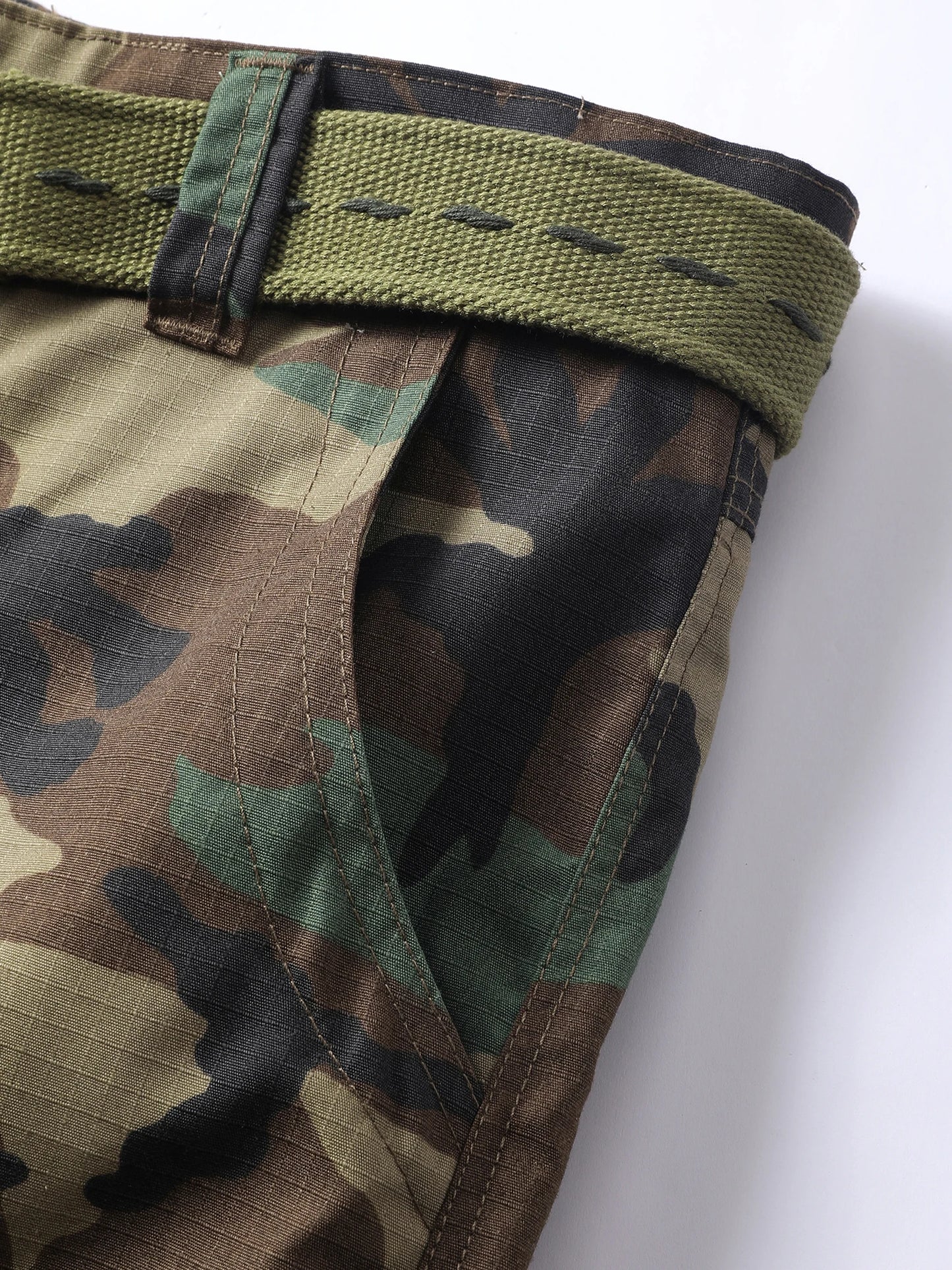 Loose Straight Leg Camo Cargo Pants For Men.