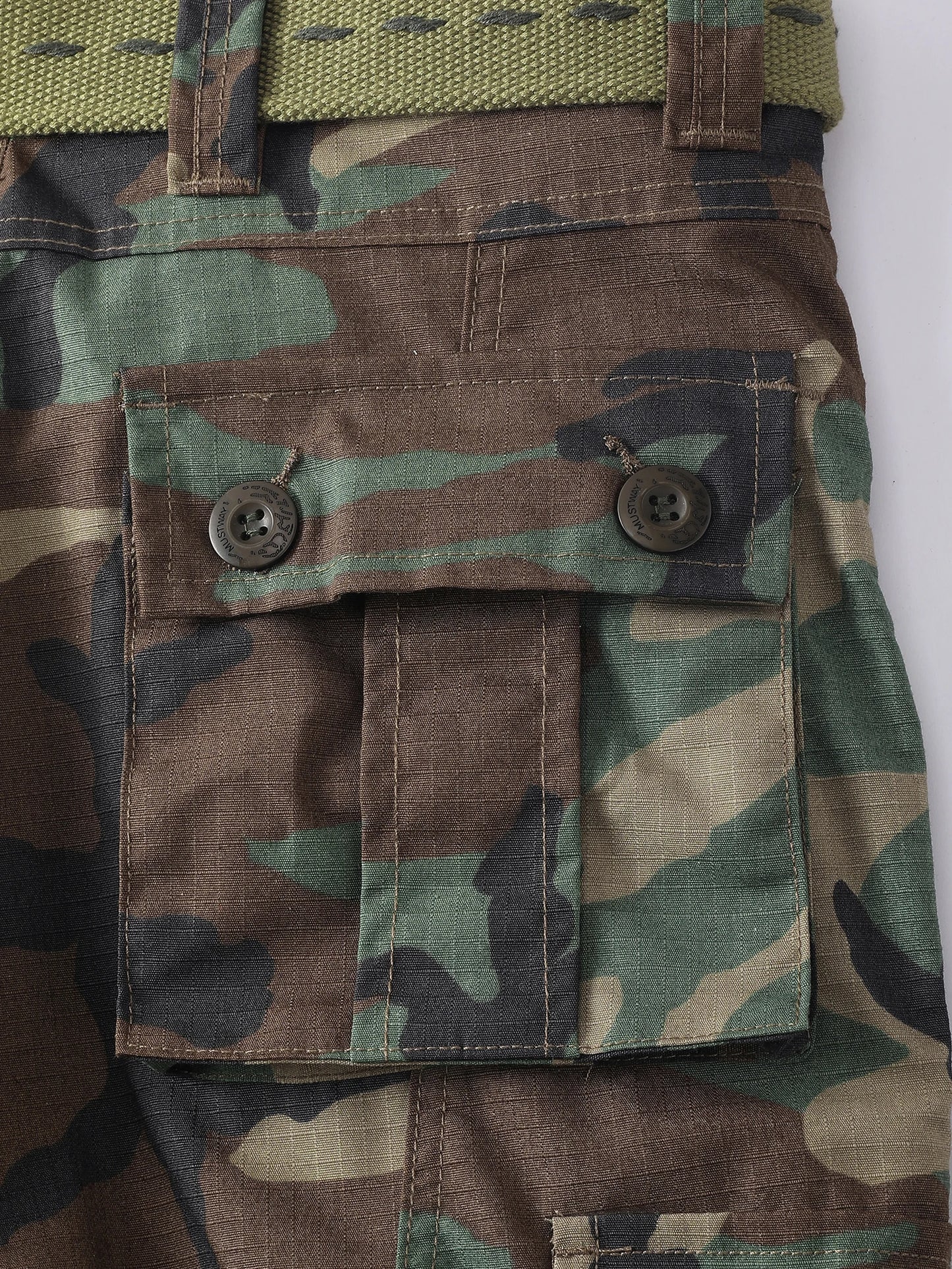 Loose Straight Leg Camo Cargo Pants For Men.